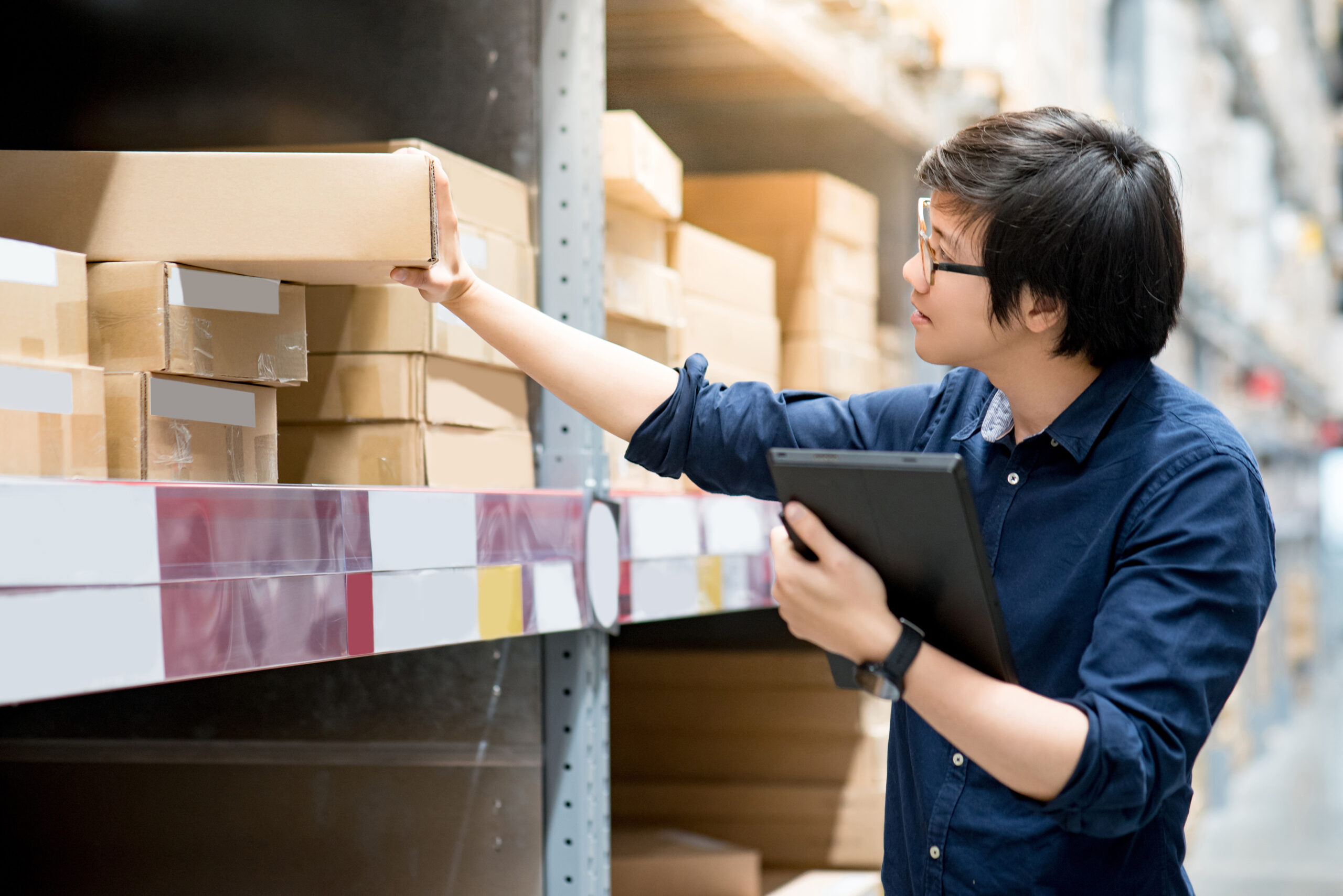 What are the benefits of entering reorder information in Sage 300 Inventory Control?